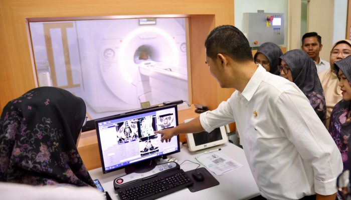 Sekda Aceh Resmikan Alat MRI 1,5 Tesla di RSUD Zainoel Abidin, Perkuat Layanan Diagnostik dan Mutu Kesehatan Masyarakat