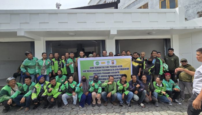 Polda Aceh Salurkan Bantuan Beras untuk Komunitas Ojol
