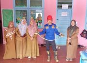 Respons Cepat, Damkar Aceh Besar Evakuasi Ular di TK Negeri Peukan Bada