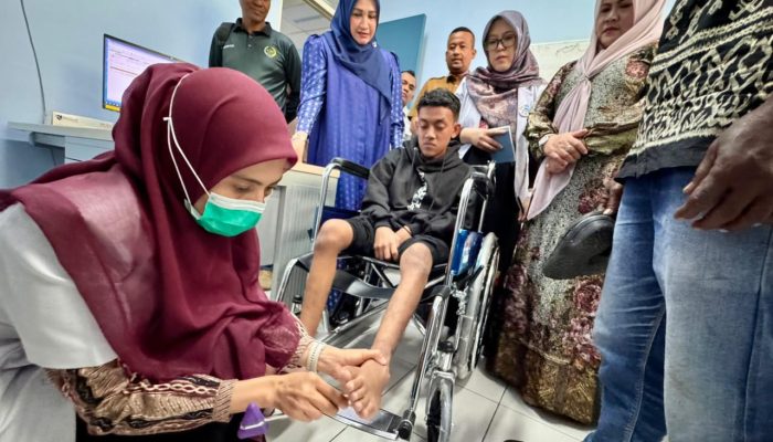 Marlina Muzakir Jemput Remaja Lumpuh Layu Asal Pulo Aceh