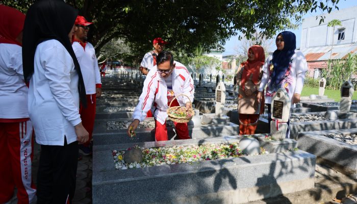 Pembina YJI Aceh Ziarah ke Makam HT Djohan