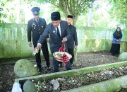 Wakil Bupati H Syukri A Jalil Pimpin Ziarah ke Makam Pahlawan Teungku Fakinah di Aceh Besar