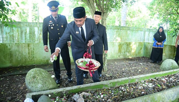 Wakil Bupati H Syukri A Jalil Pimpin Ziarah ke Makam Pahlawan Teungku Fakinah di Aceh Besar