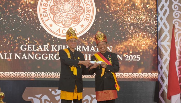 Wagub dan Sekda Aceh Saksikan Penganugerahan Gelar Kehormatan untuk Tito Karnavian dari Wali Nanggroe