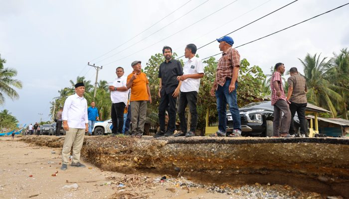 Mualem Tinjau Abrasi Parah di Lhok Puuk Aceh Utara