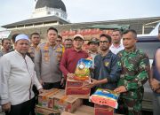 Wagub Fadhlullah Antar Bantuan Masa Panik untuk Masyarakat Pidie dan Pidie Jaya