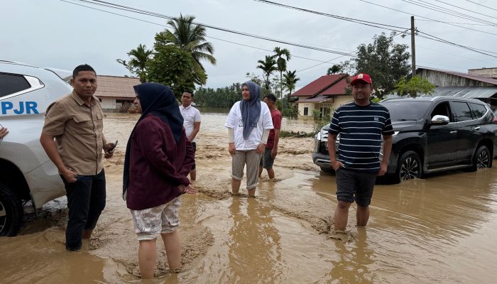 Ketua TP PKK Aceh Marlina Terjebak Banjir Dua Hari di SPBU Simpang Seunuddon