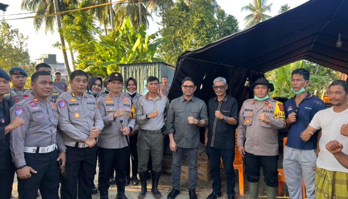 Kapolda Aceh dan Nasir Djamil Tinjau Posko Layanan Kesehatan Gratis Biddokkes di Pidie Jaya