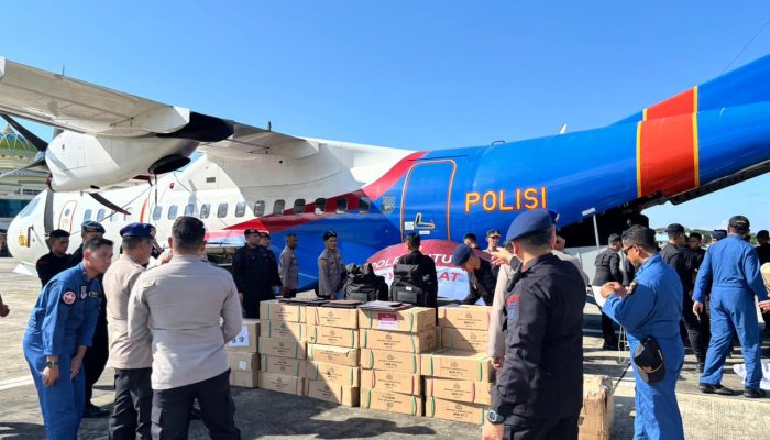 2,5 Ton Logistik dan RON Bantuan Mabes Polri untuk Aceh Tiba di Bandara SIM