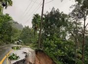 Longsor Menggerus Badan Jalan di Gampong Baro, Tangse Pidie Akibat Hujan Deras