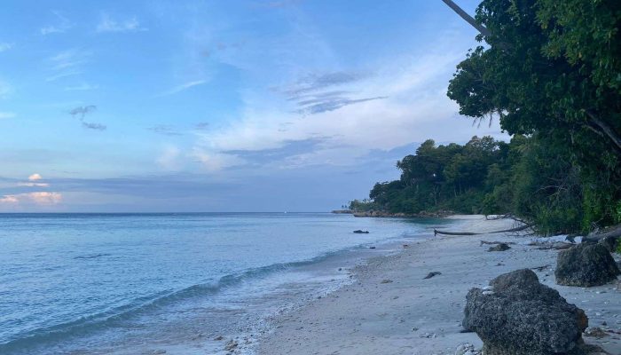 Menikmati Keindahan dan Menelusuri Sejarah Pantai Sumur Tiga, Permata Timur Sabang