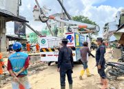 Personel Brimob Kawal Penormalan Listrik di Aceh Tamiang
