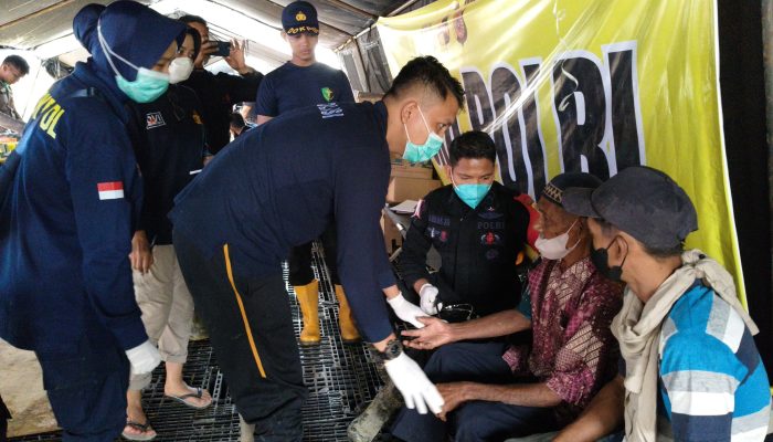 Nakes Polri Berikan Layanan Kesehatan Gratis bagi Korban Banjir di Aceh Tamiang
