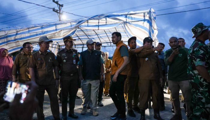Gubernur Aceh Kunjungi Korban Bencana Banjir di Aceh Singkil