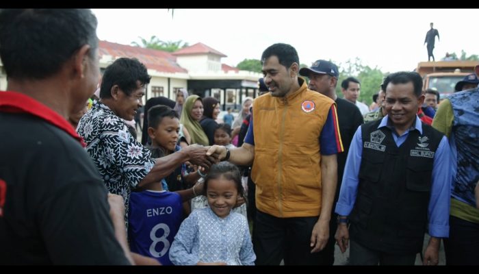 Gubernur Mualem Salurkan Bantuan untuk Korban Banjir di Aceh Selatan dan Subulussalam