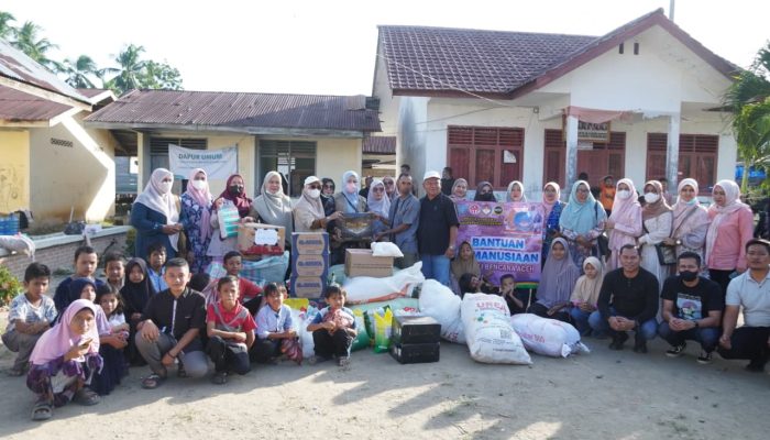 Kunjungi Korban Banjir, Ketua TP-PKK Aceh Besar Salurkan Bantuan di Pidie Jaya dan Bireuen