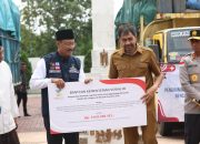 Gubernur Mualem Terima Bantuan Logistik Kemensos Rp9 Miliar untuk Penanganan Banjir dan Longsor