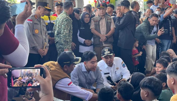 Kapolda Aceh Dampingi Wapres Gibran Tinjau Lokasi Banjir Bandang di Pidie Jaya