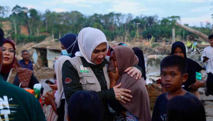 Akhirnya Tangis Kak Na Pecah, di Sekumur yang Hancur Lebur