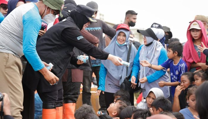 Tiga Hari di Aceh Tamiang, Wali Kota Illiza Antar Bantuan Hingga Tembus Daerah Terisolir