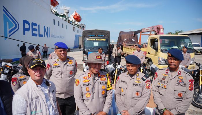 Kapal MV Egon Pengangkut Logistik Penanganan Bencana dari Mabes Polri Tiba di Krueng Geukueh