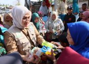 Istri Gubernur Aceh Bagikan Obat Gratis untuk Korban Banjir Aceh Utara