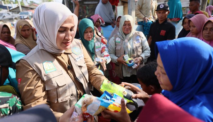 Istri Gubernur Aceh Bagikan Obat Gratis untuk Korban Banjir Aceh Utara