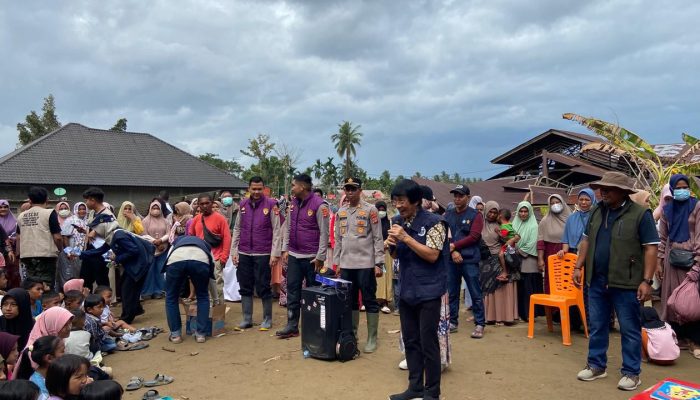 Tim Psikologi SSDM Polri Gelar Trauma Healing bagi Pengungsi Banjir di Pidie Jaya