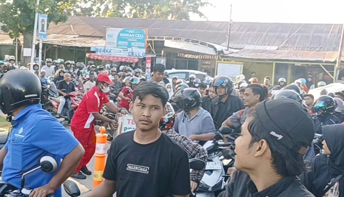 Antrean Panjang di SPBU Kuta Alam Akibat Kelangkaan BBM, Warga Banda Aceh Keluhkan Listrik Belum Normal