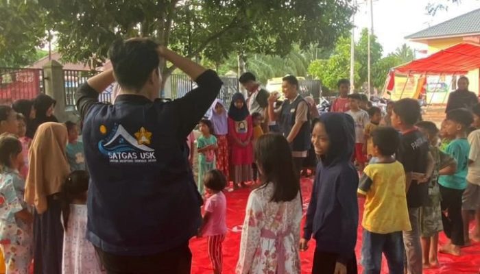 USK Beri Pendampingan Pendidikan untuk Anak-Anak Pengungsi Bencana di Bireuen