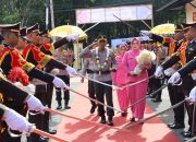 Polres Aceh Besar Gelar Farewell Parade dan Tradisi Pedang Pora