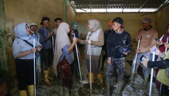 Kak Na Apresiasi Semangat Juang Para Guru di Lokasi Bencana