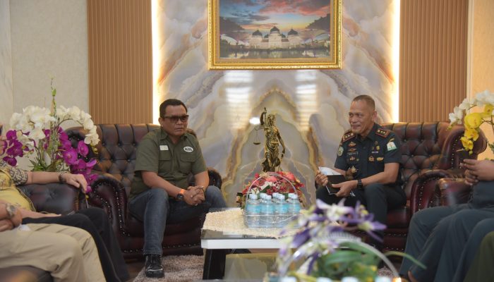Plt Kasat Pol PP dan WH Aceh Silaturahmi dengan Kajati Aceh, Bahas Penguatan Koordinasi