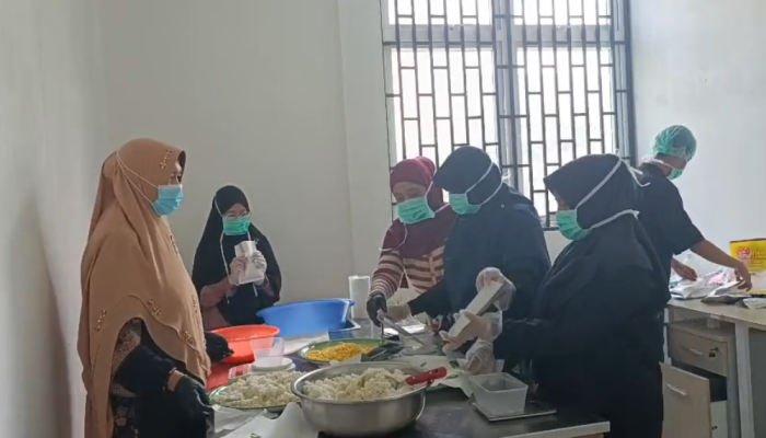 Inovasi Pangan Darurat Tahan Setahun, Satgas USK Produksi Nasi Siap Saji untuk Korban Bencana