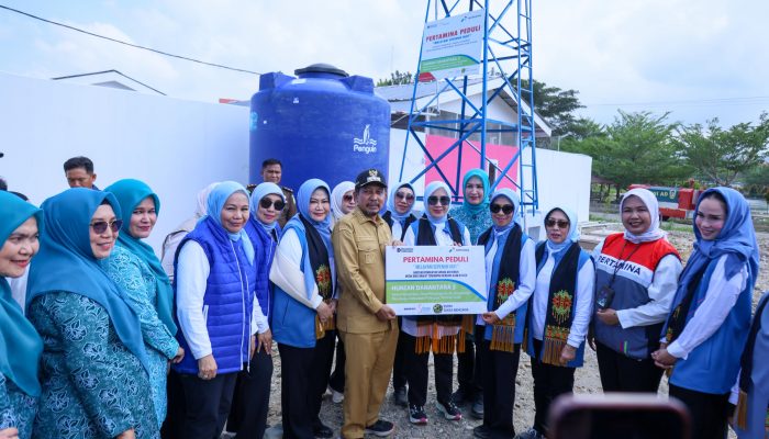 Kak Na Dampingi Ketum Seruni Serahkan Bantuan di Pidie Jaya