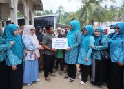 Kak Na Serahkan Bantuan Sapi Meugang di Sawang