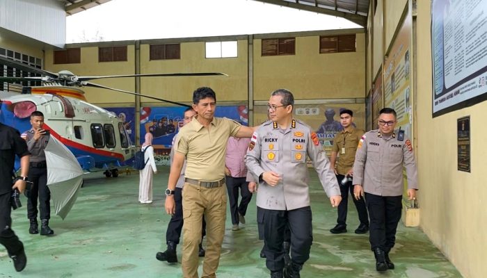 Kapolda Aceh Serahkan Ratusan Paket Daging Meugang kepada Masyarakat dan Awak Media
