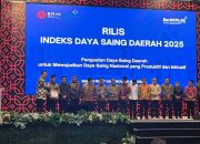 Bupati Aceh Besar Terima Penghargaan IDSD 2025, Nilai Daya Saing Lampaui Rata-rata Nasional