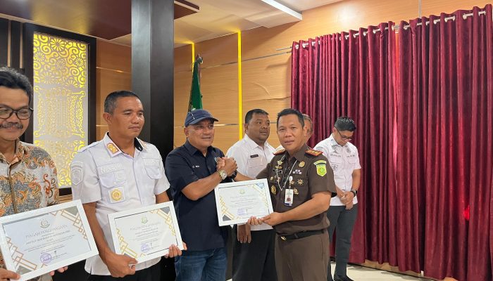 PWI Aceh Besar Terima Penghargaan Kejari