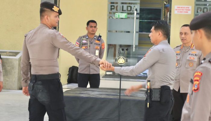 Kapolda Aceh Peragakan Ilmu Bela Diri di Hadapan Ratusan Personel Ditsamapta