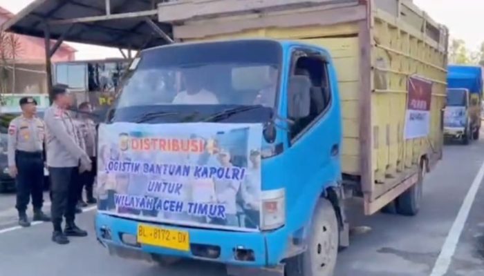 Kapolres Aceh Timur Lepas Bantuan Logistik Kapolri ke 14 Titik Pengungsian Banjir
