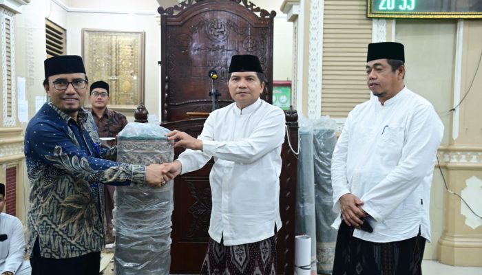 Tim Safari Ramadhan Pemerintah Aceh Serahkan Bantuan Ambal di Masjid Baitul Makmur Sibreh