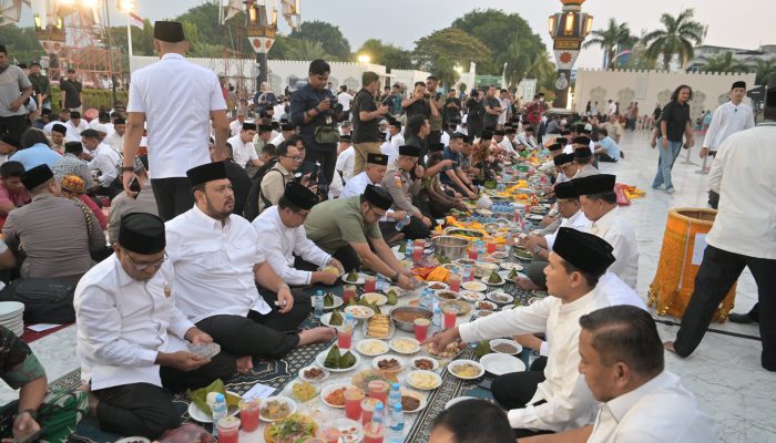 Mendagri, Mensos, Gubernur, Wagub serta Forkopimda Aceh Buka Puasa Bersama di Masjid Raya Baiturrahman