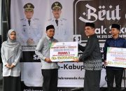 Syech Muharram Serahkan Bonus dan Hadiah Umrah bagi Juara MTQ Aceh 2025