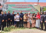 Bidhumas Polda Aceh Bagikan Ratusan Kilogram Kurma Bantuan Kapolda kepada Masyarakat