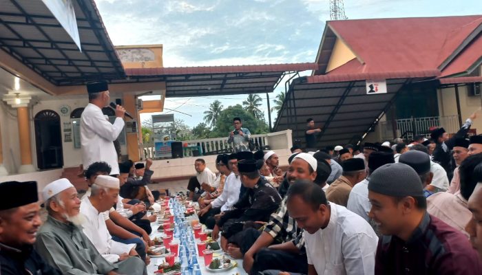 Perkuat Silaturrahmi, BKM Masjid Abu Indrapuri Gelar Iftar dan Santunan Anak Yatim