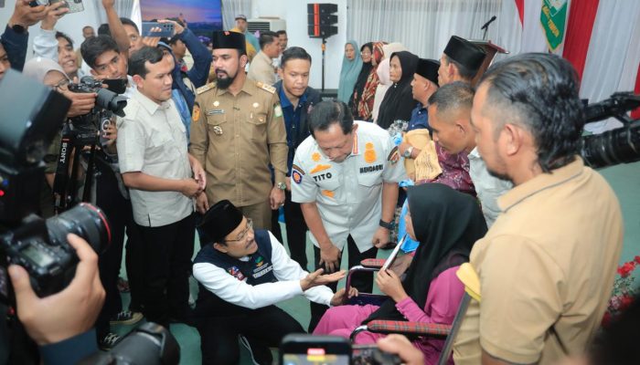 Wagub Aceh Bersama Mendagri dan Mensos Serahkan Bantuan untuk Korban Bencana Aceh Timur ‎