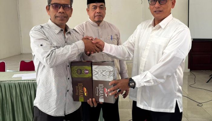 Sambut Idul Fitri, Pemkab Aceh Besar Salurkan 2.040 Ija Krong untuk Aparatur Masjid