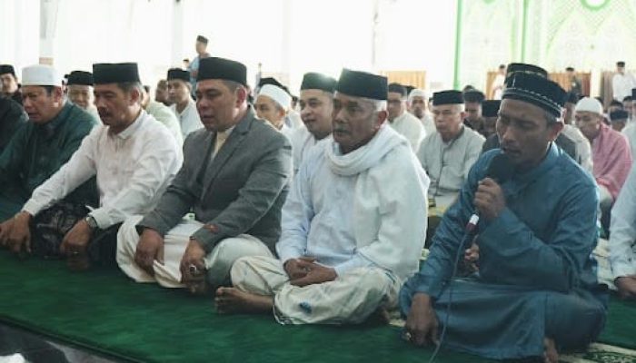 Syech Muharram Shalat Idul Fitri di Masjid Agung Al Munawwarah, Gelar Open House di Meuligoe