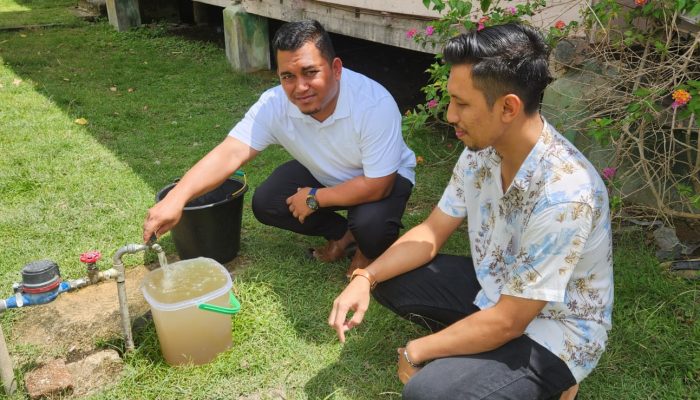 Tanggapi Layanan Air Kotor, Anggota DPRK Aceh Besar Tinjau Langsung Layanan PDAM di Darussalam